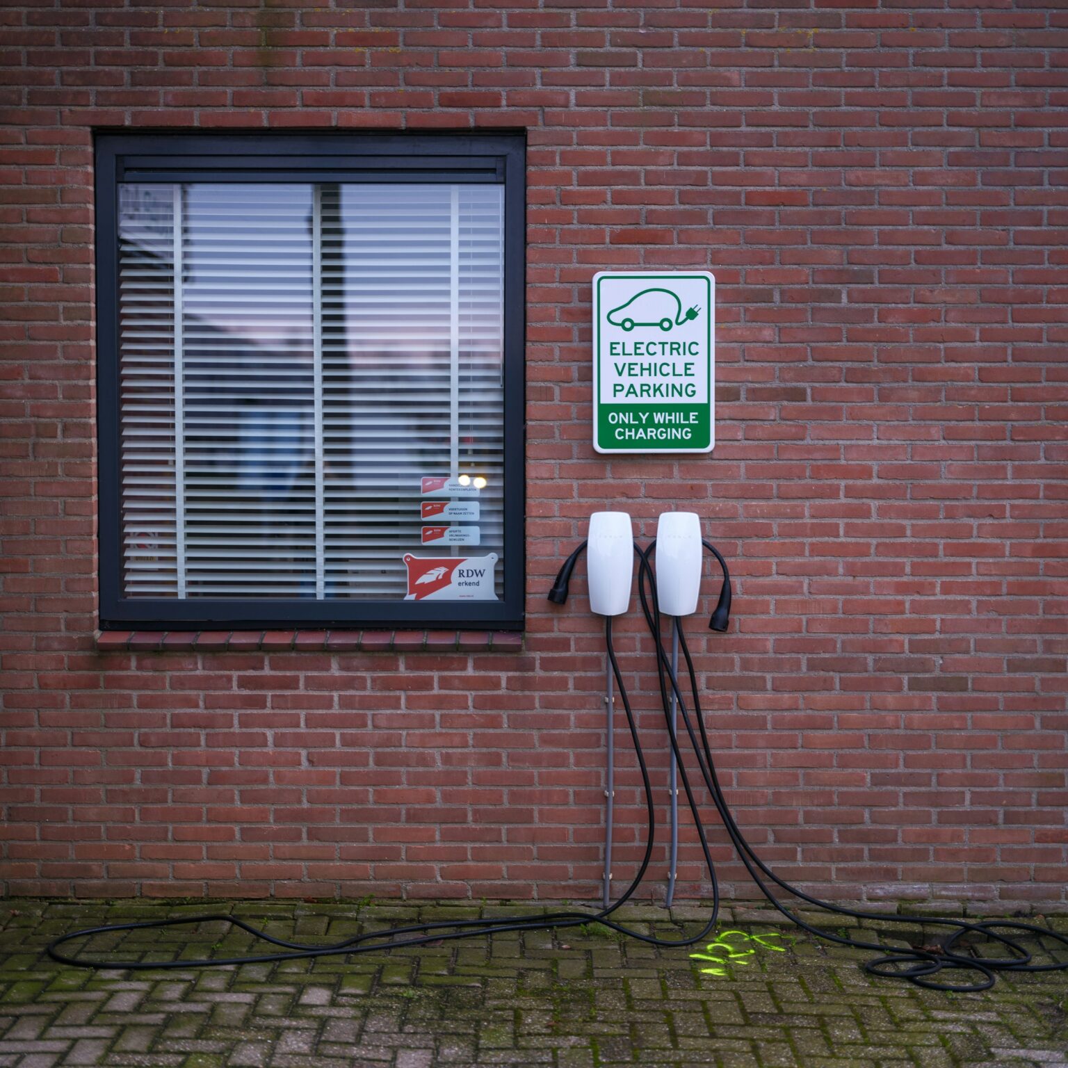 Instalación de puntos de recarga eléctricos en León para vehículos eléctricos (VE). Cargadores seguros y adaptados a tu negocio u hogar